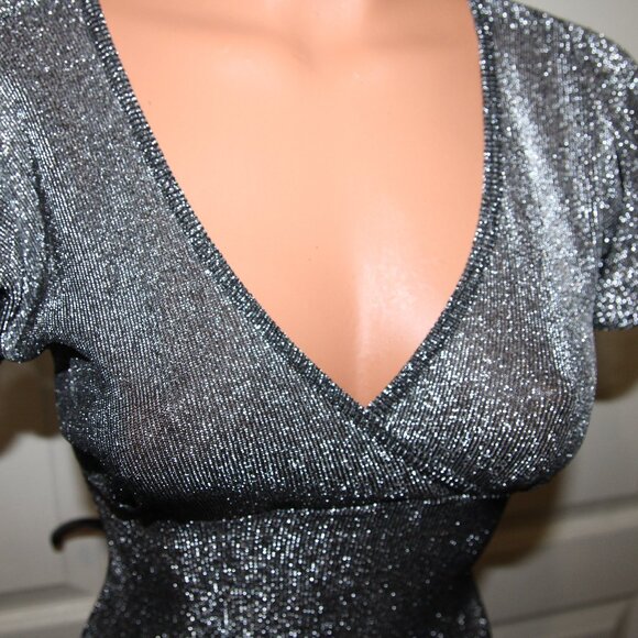 NWT! Size SMALL Black & Silver Metallic Low Cut Split Sleeve Cleavage Top - Picture 2 of 7